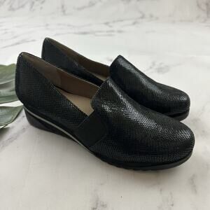Bettye Muller Womens Wedge Loafers Size 8.5 New Black Shiny Leather Slip On